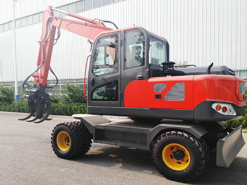 75型輪式抓木機(jī)3.jpg