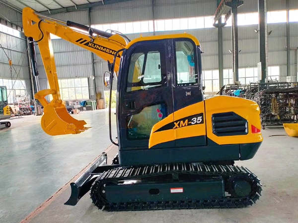 新型35型履帶式挖掘機(jī)